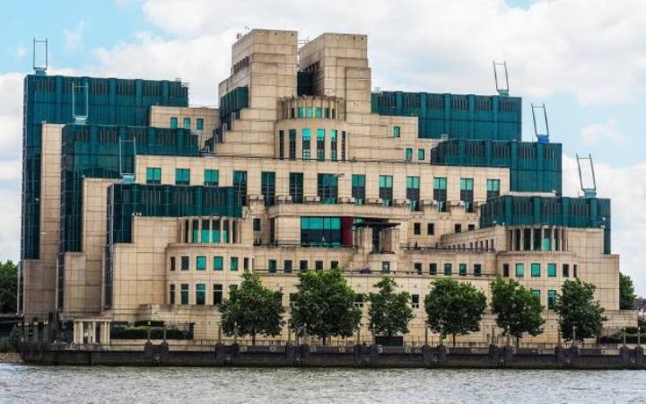 Britaniya razvedka xizmati oyoqqa turdi. Rus josuslari fitna hozirlayotgani aytilmoqda