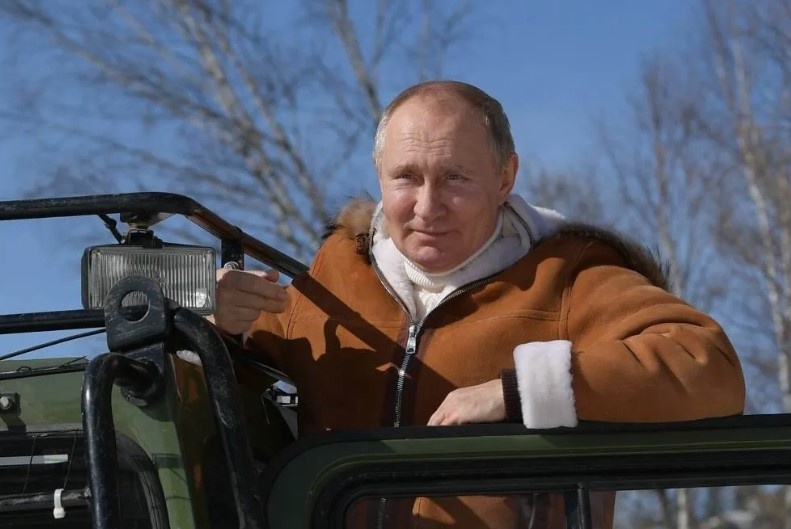 Putin ko‘p bolalilik urf bo‘layotganidan xursandligini aytdi