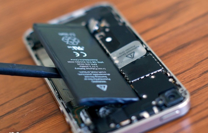 С 2027 года смартфоны, включая iPhone, получат легкосменные батареи