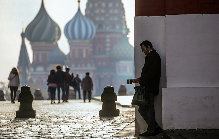 Россияда аҳолининг қашшоқлик даражаси ўсиб бормоқда — социологлар