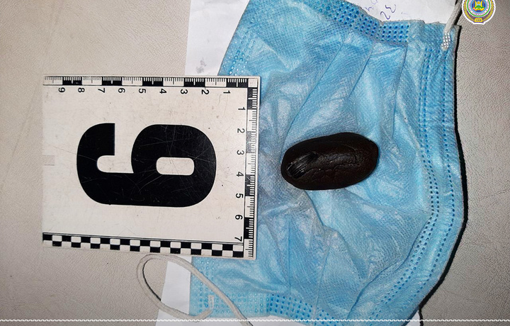 В Ташкенте задержали мужчину, который прятал наркотик в медицинской маске