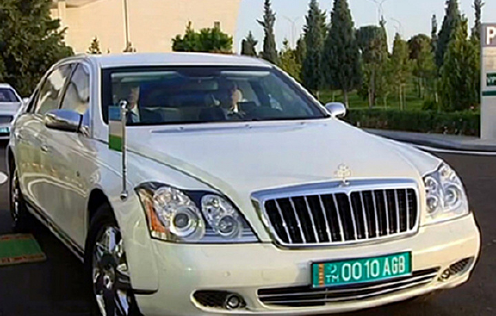 Туркманистон президенти маъмурияти нима учун 25 та «Maybach»ни сотувга қўйди?