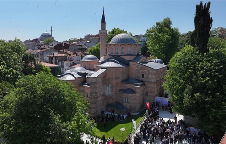 Istanbul: 80 yillik tanaffusdan keyin qadimiy masjid qayta ochildi