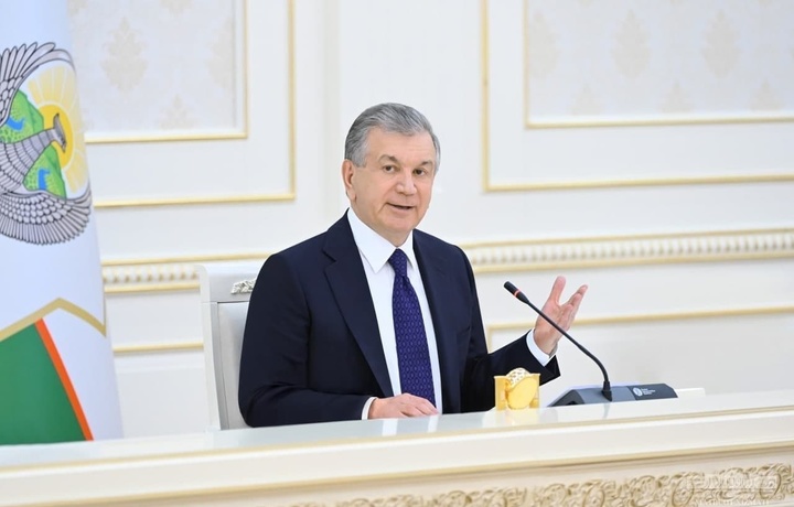 Президент поручил разработать меры по смягчению возможных негативных последствий ситуации вокруг Украины и России