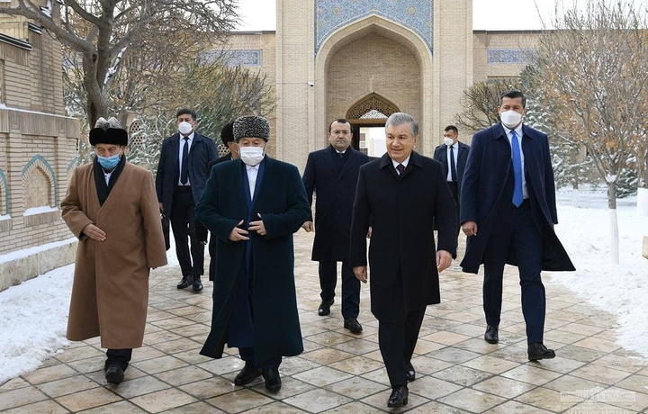 Президент Баҳоуддин Нақшбанд мақбарасини зиёрат қилди, Қуръон тиловат қилинди