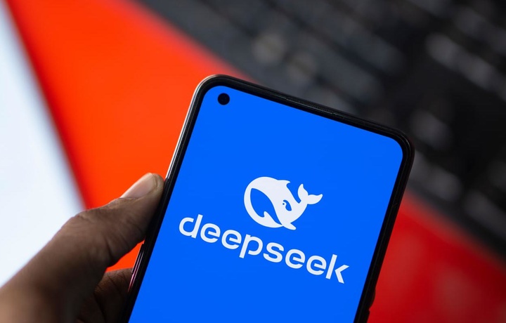 «DeepSeek» билан боғлиқ ваҳима ортидан  АҚШ молия бозори 1 трлн доллар йўқотди