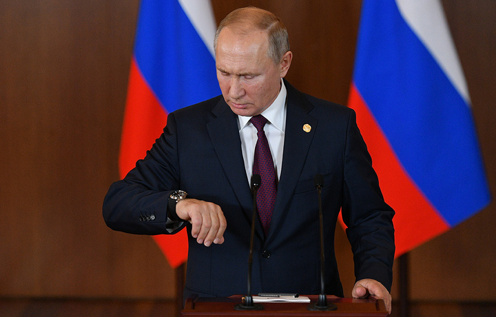 «Abadiylik qonuni»: Putin prezidentlik muddatini «nullashtiruvchi» hujjatga imzo chekdi