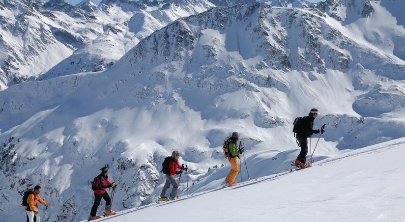 Elbrus fojiasi: alpinistlar halok bo‘ldi