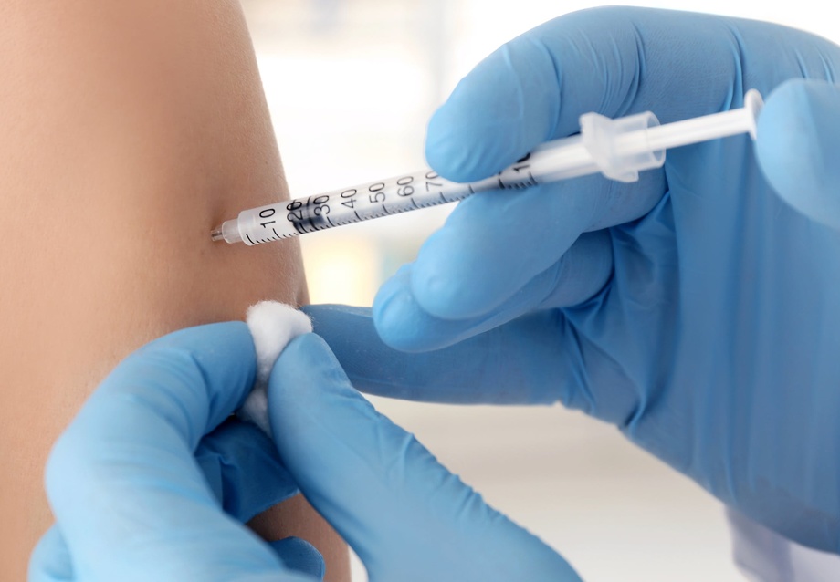 Vaksina poygasi: Yevropa Rossiyaning koronavirusga qarshi vaksinasiga to‘rtta savol bilan chiqdi