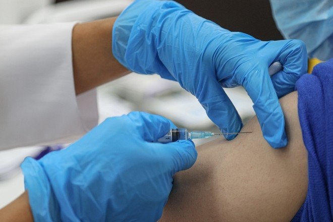 В Японии могут начать испытывать вакцину с пожизненным иммунитетом к COVID