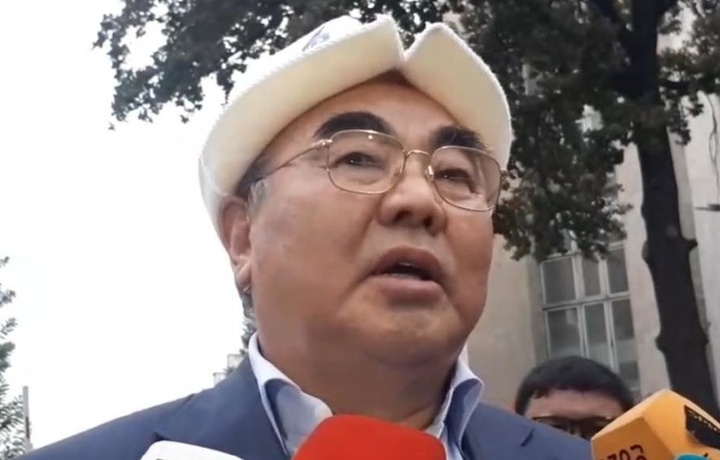 Asqar Akayev so‘roq qilinganidan keyin intervyu berdi (video)