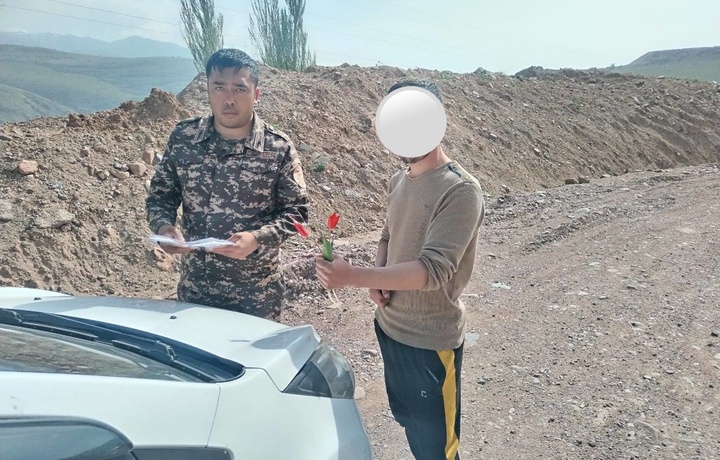 Мужчина в Ташобласти оштрафован на 1,7 млн сумов за сорванные два тюльпана