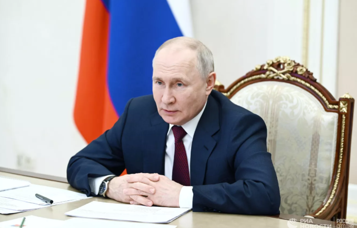 Путин исён вақтида эгалланган ҳудудда йиғилиш ўтказди