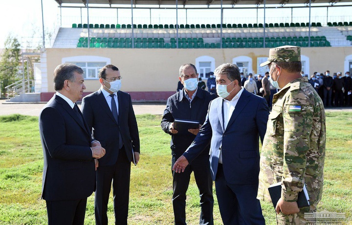 Шавкат Мирзиёев побывал в наиболее пострадавших от ветра местах (фото)