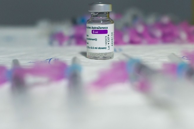 В Японии рассказали, когда могут одобрить применение AstraZeneca и Moderna