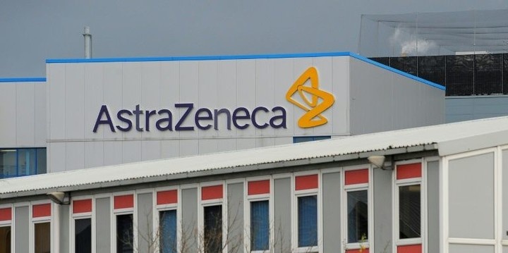 «AstraZeneca» клиник синовларга қайтди