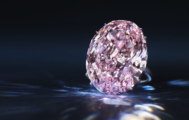 «Пуштиранг юлдуз» — дунёдаги энг қиммат бриллиант сотилди