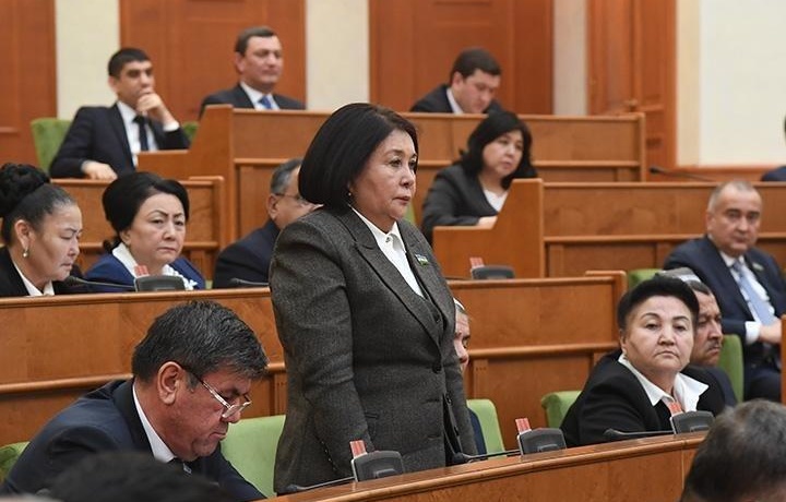 Senator Robaxon Mahmudova Oliy sud raisiga birinchi o‘rinbosar bo‘lishi kutilmoqda