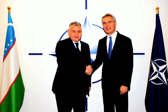 Глава миссии Узбекистана Дильёр Хакимов вручил верительные грамоты генсеку НАТО