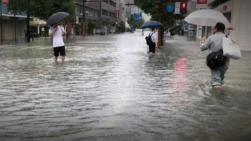 Kuchli yomg‘ir sababli Yaponiyada 130 mingdan ortiq odam evakuatsiya qilindi (foto+video)