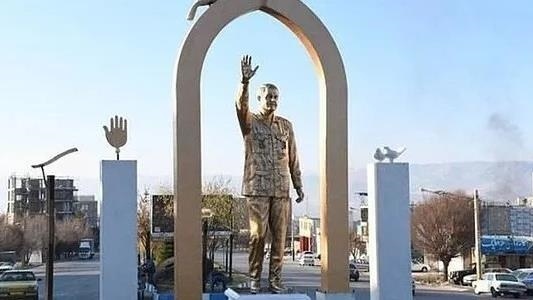 В Иране подожгли памятник генералу Касему Сулеймани