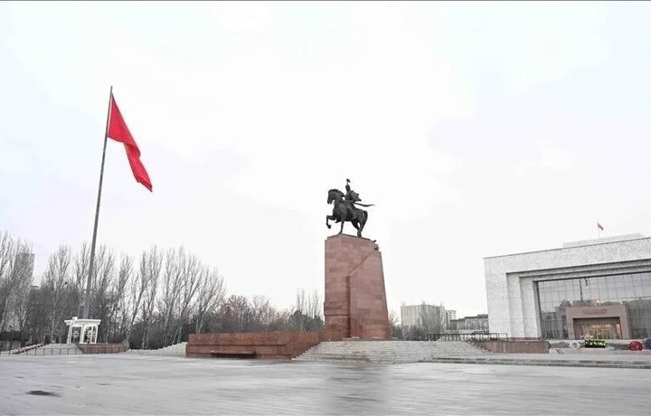 В столице Кыргызстана Бишкеке из-за сильного ветра объявлено чрезвычайное положение