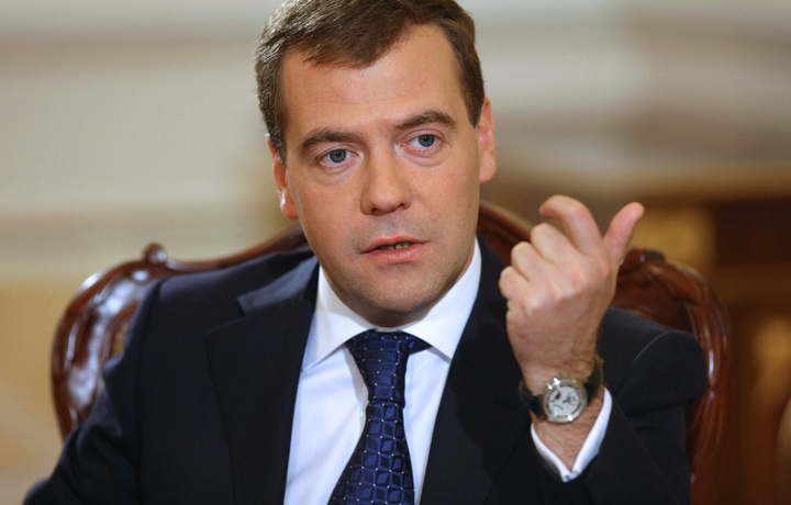 Medvedev Rossiyaning yadro qurolidan foydalanish huquqini e’lon qildi