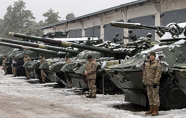 Военное положение введено в 10 областях Украины