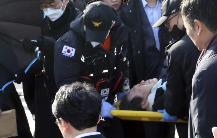 В Южной Корее совершено нападение на лидера оппозиции