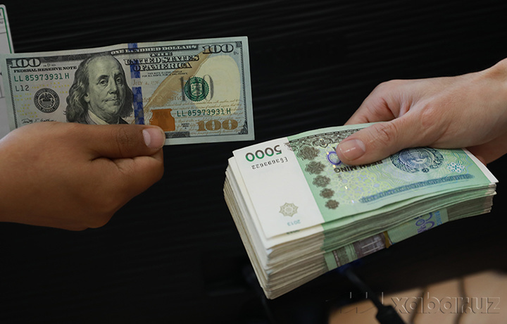 Курс доллара в Узбекистане снова упал