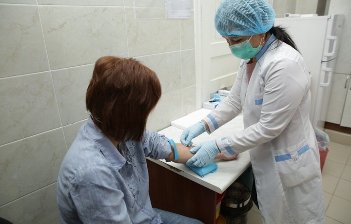 В Кыргызстане предложили сделать лечение для врачей бесплатным