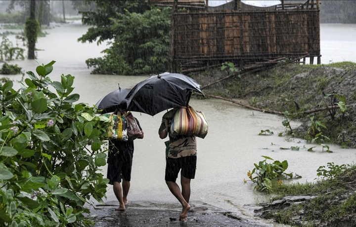 Наводнения и удары молнии за сутки унесли жизни 36 жителей Индии