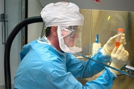 Odamda koronavirus borligini lahzada aniqlab beradigan detektor yaratildi — AQSh