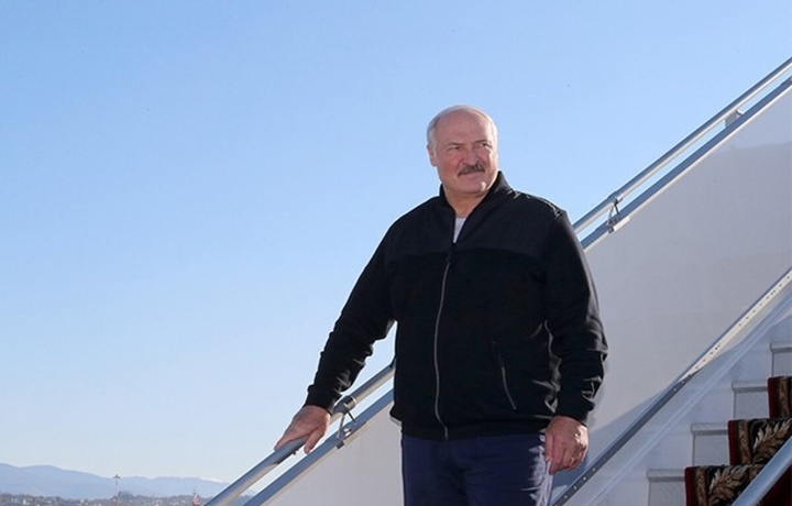 Лукашенко улетел в Турцию после выборов