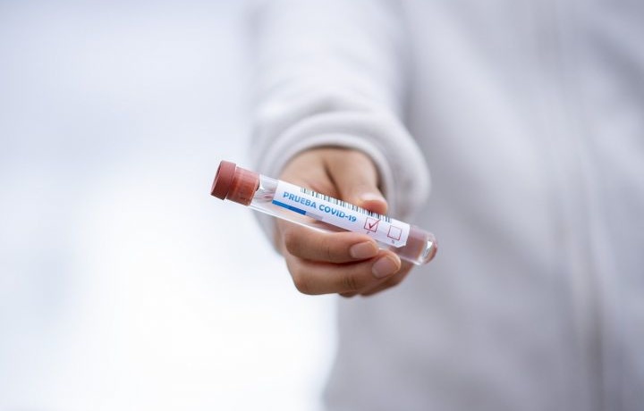 Bloomberg: делта штаммини тўхтатиш учун янги вакцина талаб этилиши мумкин