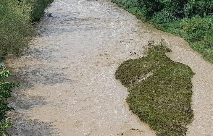 Косонсойга кучли сел келди, одамлар қутқарилмоқда