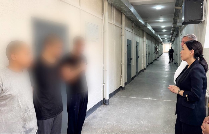 Тошкентдаги 1-сонли тергов ҳибсхонасида сақланаётганлар сони меъёрдан ошган — Болалар омбудсмани