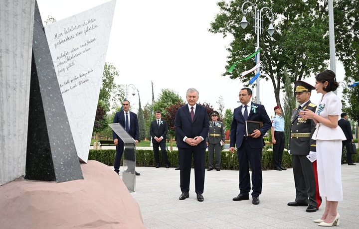 Prezident G‘alaba bog‘ida bo‘lib o‘tgan xotira marosimida ishtirok etdi