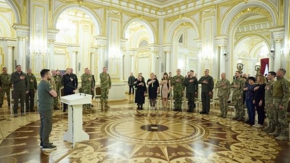 Зеленский вручил группе военных ордена «Золотая Звезда»