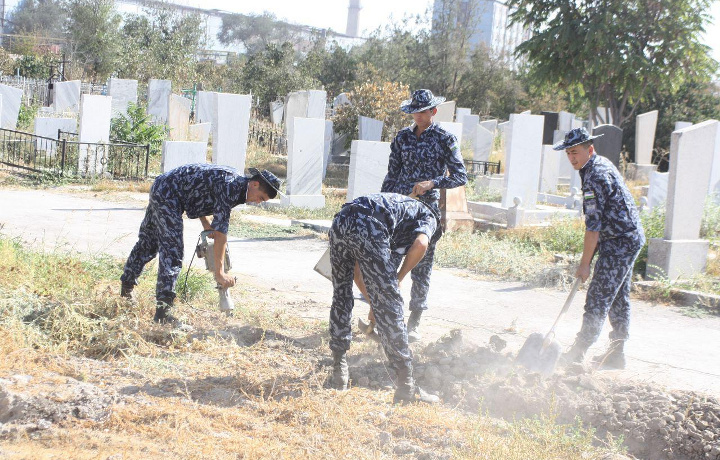 Yong‘in xavfsizligi instituti jamoasi qabristonlarda hashar o‘tkazdi (foto)