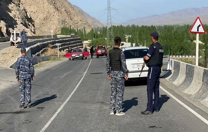 Пограничники перешли на усиленный вариант службы на кыргызско-таджикской границе