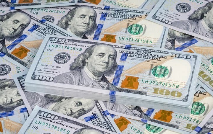 ДХХ 200 минг АҚШ доллари ва 4,1 млн. Россия рублини олиб чиқиб кетаётган фуқарони ушлади