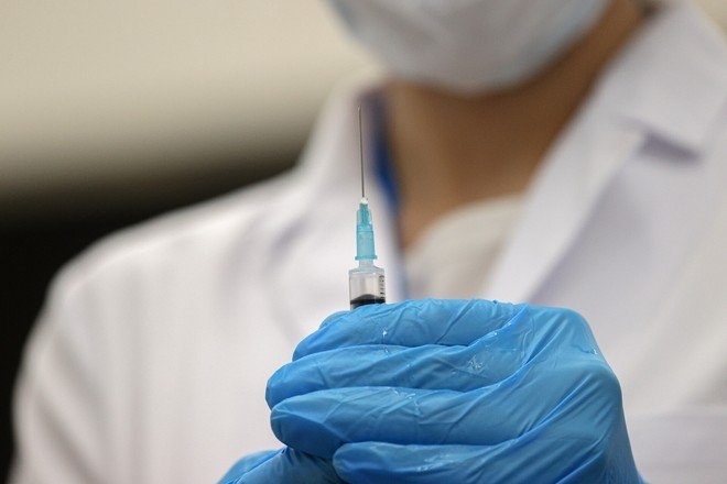 Житель Испании сделал прививку от COVID и умер