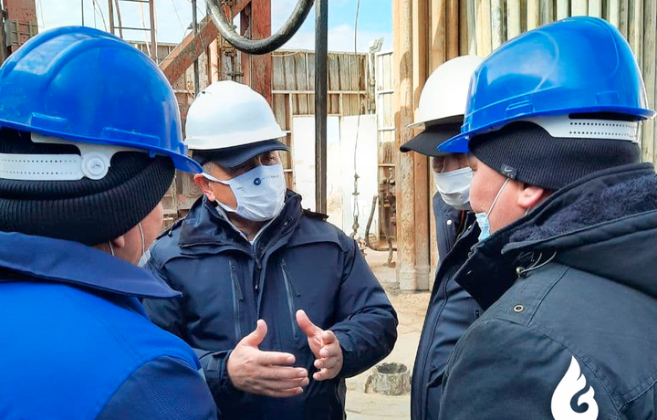 «O‘zbekneftgaz»: Boshqaruv raisi Ustyurtda kunlik 1 mln kub metr tabiiy gaz olinadigan yangi ochilgan «G‘arbiy Quyi Surgil» konida bo‘ldi (foto+video)