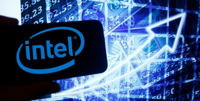 Компания Intel выходит в лидеры рынка полупроводников