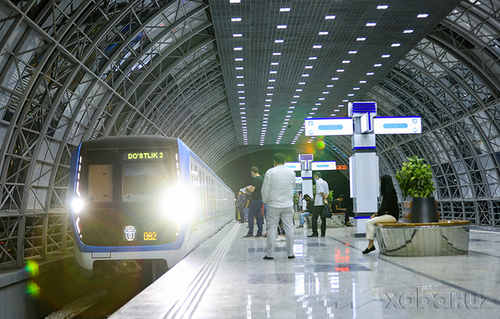 В Ташкенте 38-летняя женщина бросилась на рельсы метро