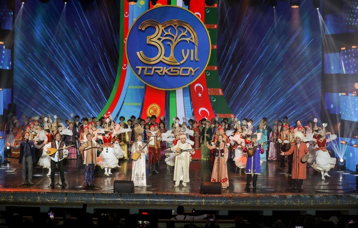 ТУРКСОЙнинг 30 йиллиги: Тошкентда туркий давлатлар санъаткорлари концерт беради