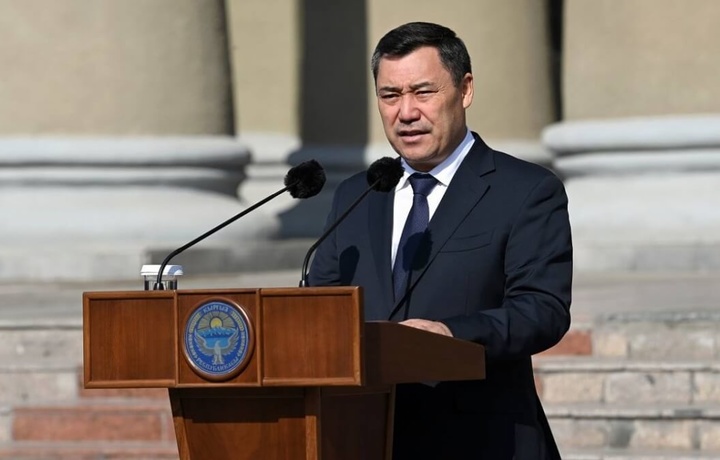 Семью президента Кыргызстана хотят взять под охрану