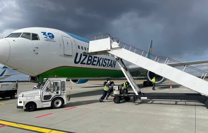 Польшадан учган илк эвакуация самолёти Ўзбекистонга қўнди