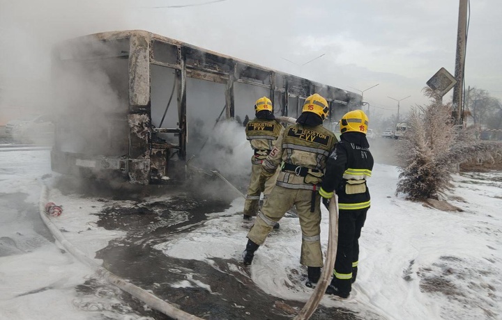 В Ташкенте сгорел пассажирский автобус